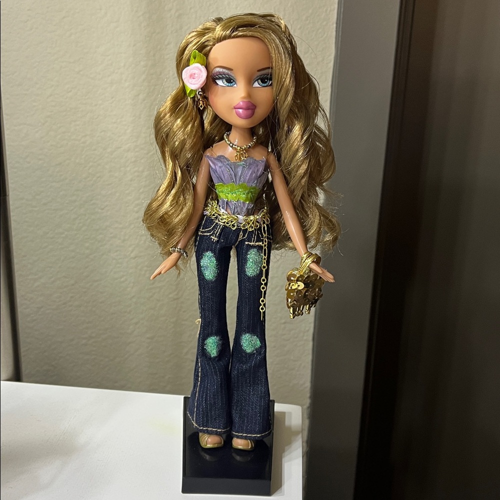 Bratz “Hollywood Style” Yasmin [Re-dressed in Bratz Flower Girlz Sasha] Outfit